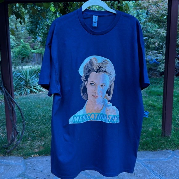 👩‍⚕️ NURSE RATCHED; “Medication Time” Men’s BNWOT Navy 100% Cotton Tee Sz. XL! - Picture 3 of 8